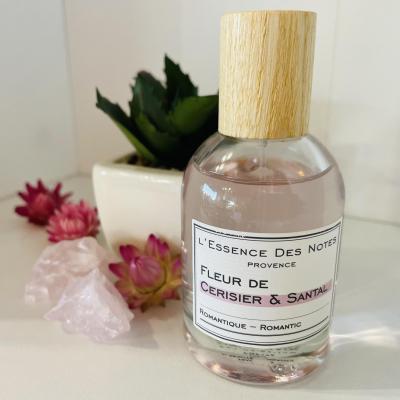 Parfum fleur de cerisier et santal